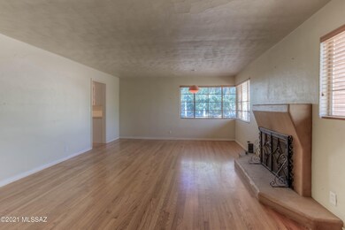 7 Living Room photo a