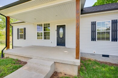 609 N Charlotte St, Dickson, TN 37055 - photo 3