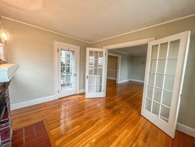 52 Edgecliff Rd unit 1, Watertown, MA 02472 - photo 5