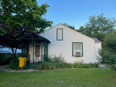 1401 E Tennie St, Gainesville, TX 76240 - photo 3