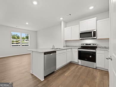 5981 Skylar Dr, Atlanta, GA 30336 - photo 4