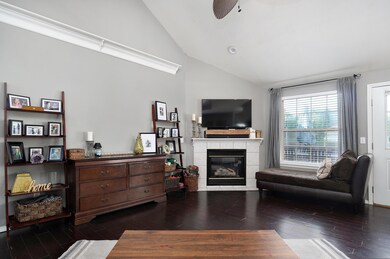 1112 W McGuffey St-11