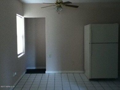 1817 Burkholder Cir E, Jacksonville, FL 32216 - photo 5