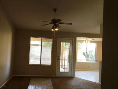 FamilyRoom_Door-to-backyard
