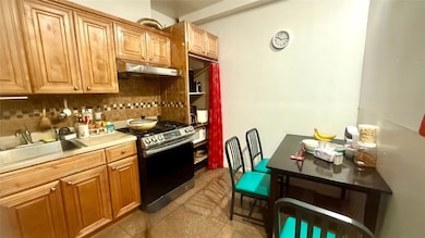 Sanford Court unit 3, Flushing, NY 11355 - photo 5