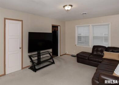 7428 N Oak St, Davenport, IA 52806 - photo 2