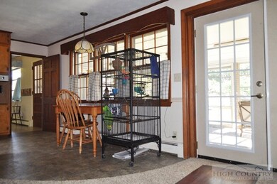 Eat-In Kitchen
