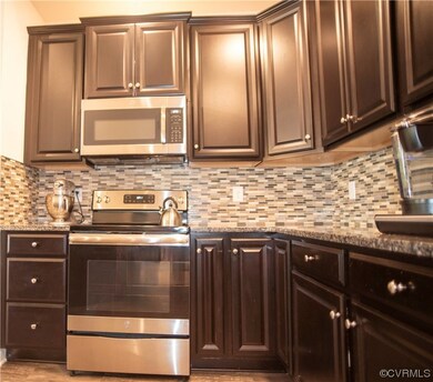 Kitchen with granite countertops, splash blocks an