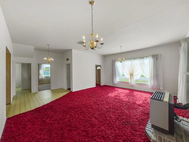 3935 Grizzly - Living Room