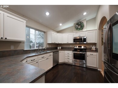 15085 SE Elm Park Dr, Clackamas, OR 97015 - photo 5