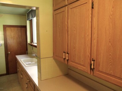 305 W Catharine St, Milford, PA 18337 - photo 5