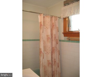 648 1/2 E Broad St, Tamaqua, PA 18252 - photo 5