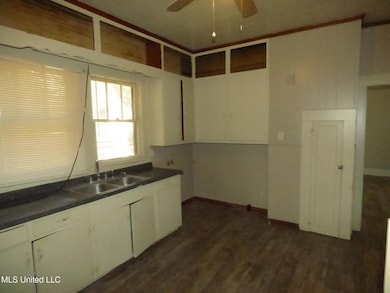 514 S 5th St, McComb, MS 39648 - photo 6