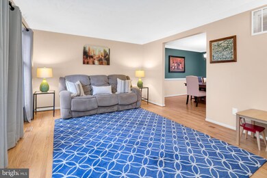 12046 Lake Newport Rd, Reston, VA 20194 - photo 6