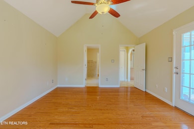 4828 Shannon Run Dr, Knoxville, TN 37918 - photo 6