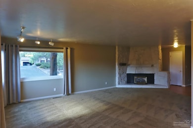 1529 SE Ramsay Rd, Bend, OR 97702 - photo 2