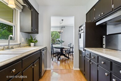 520 S Sleight St, Naperville, IL 60540 - photo 4