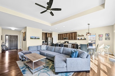 Note Ceiling Detail and Fan