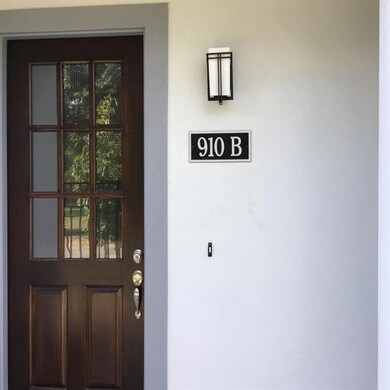 910 W 35th St unit B, Houston, TX 77018 - photo 2