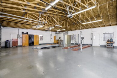 07 Garage Bays