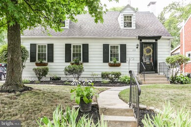 225 Walton St, Lemoyne, PA 17043 - photo 2