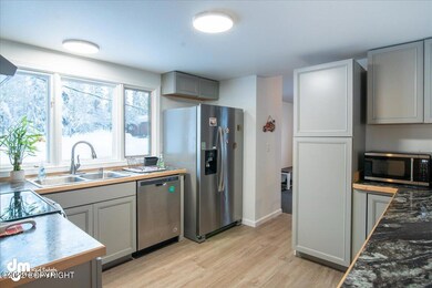 04-Kitchen_ELI01106-HDR