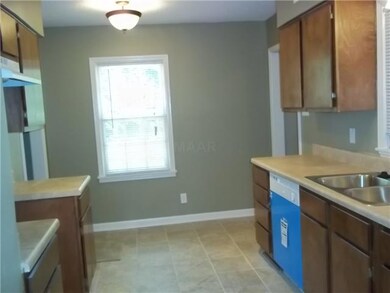 small dining area in kit.
