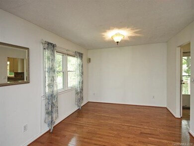 37 Fieldcrest Cir, Asheville, NC 28806 - photo 4