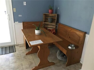 Eat in Kitchen Dining area