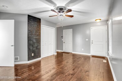 5820 Lake Erie Dr, Louisville, KY 40291 - photo 6