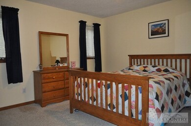 498 Cranberry Springs Rd, Fleetwood, NC 28626 - photo 3