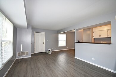 1387 S Glen Cir unit B, Aurora, IL 60506 - photo 7