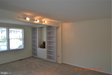 7985 Tyson Oaks Cir, Vienna, VA 22182 - photo 4