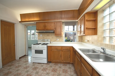 1833 Wenonah Ave, Berwyn, IL 60402 - photo 6