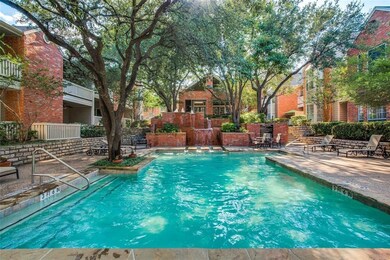 Front pool with water feature