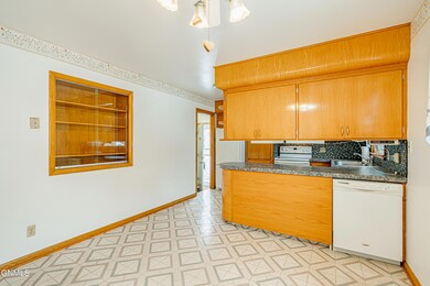 1004SummitBlvd_00011