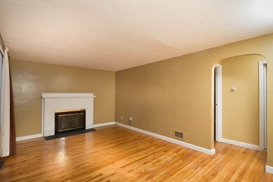 694 Trapelo Rd, Waltham, MA 02452 - photo 4