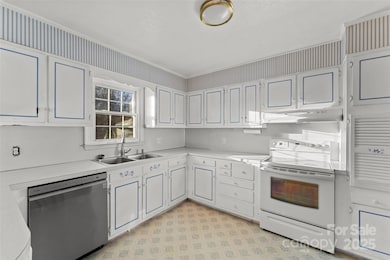 123 Castleton Ln, Hendersonville, NC 28791 - photo 7