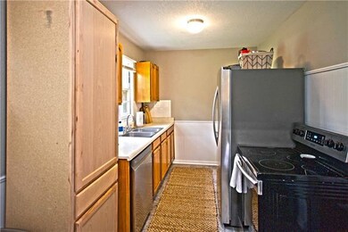 Updated Kitchen, with new stainless steel DW, New 