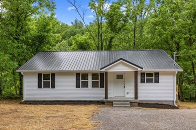 1591 Marsh Creek Rd, Linden, TN 37096 - photo 4