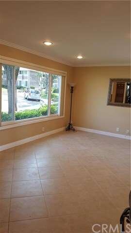 LIGHT AND BRIGHT LIVING ROOM END UNIT
