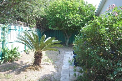 7983 Cherry Blossom Dr N, Jacksonville, FL 32216 - photo 5