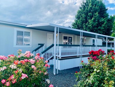 402 Currie Ln, Grants Pass, OR 97526 - photo 2