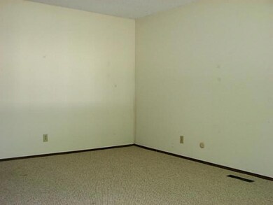 3506 Walnut Creek Dr, Columbus, OH 43224 - photo 5