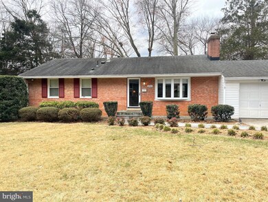 8921 Braeburn Dr, Annandale, VA 22003 - photo 2