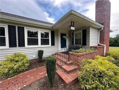 729 Charles Rd, Yorktown, VA 23692 - photo 3