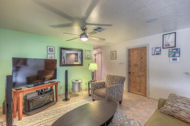 Family Room (2)-FULL