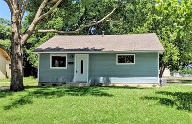 1522 S Lindsay St, Gainesville, TX 76240 - photo 3