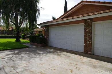 CLEAN FRONT YARD