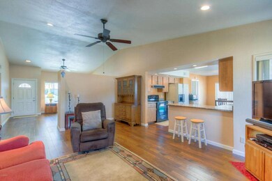 Family Room (2)